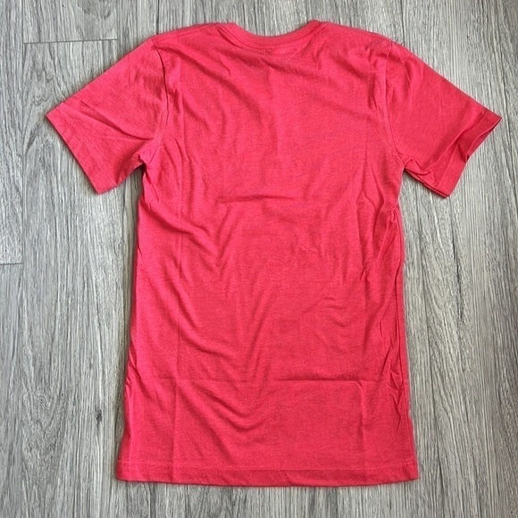 Dog Mom Flower Paw Print Graphic Tee - Picture 5 of 5